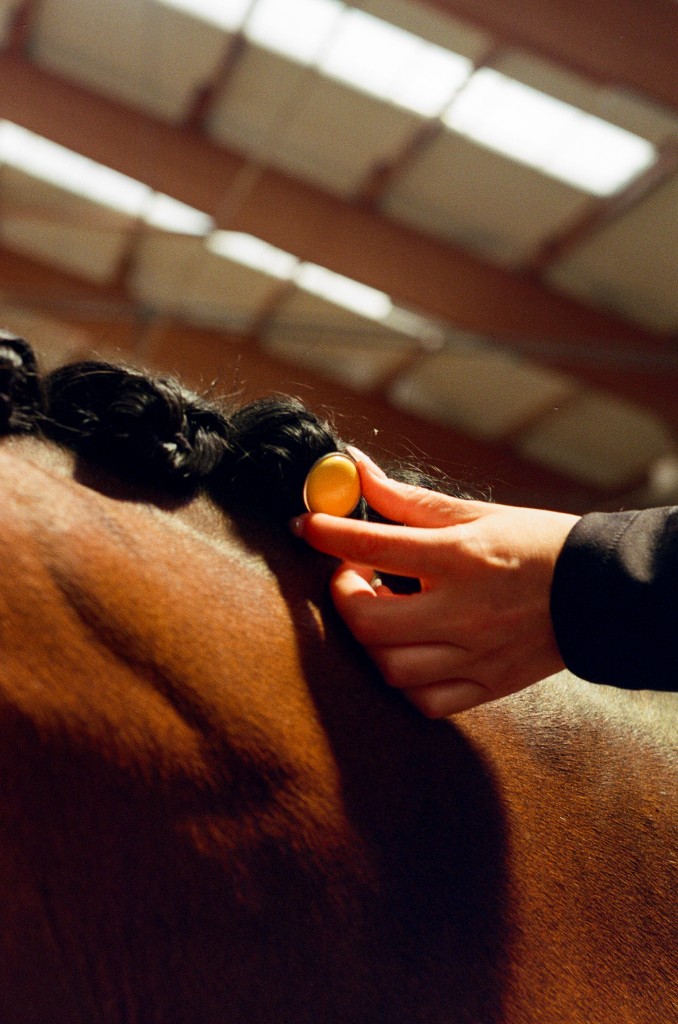 Set the cylinder into the braid